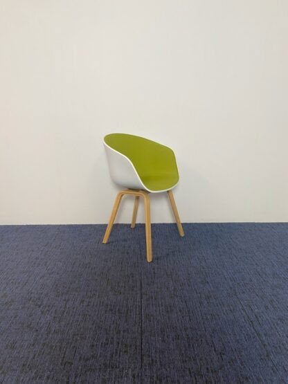 Vergaderstoel HAY About A Chair 'AAC' 22 - groen/wit, eiken onderstel - Afbeelding 2