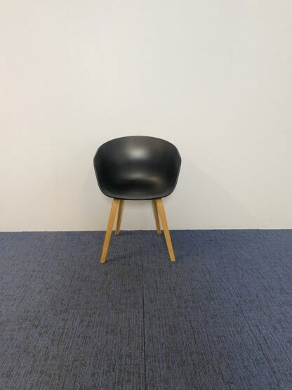 Vergaderstoel HAY About A Chair AAC 22 - zwart, eiken onderstel - Afbeelding 3