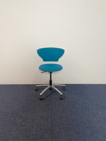Vergaderstoel Sedus Turn Around Drehstuhl, blauw/wit, chroom voetkruis - Afbeelding 3
