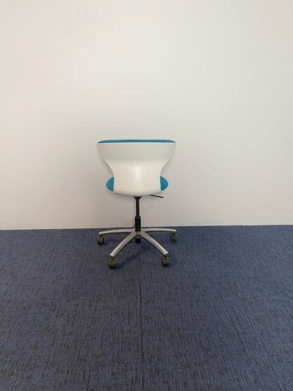 Vergaderstoel Sedus Turn Around Drehstuhl, blauw/wit, chroom voetkruis - Afbeelding 5