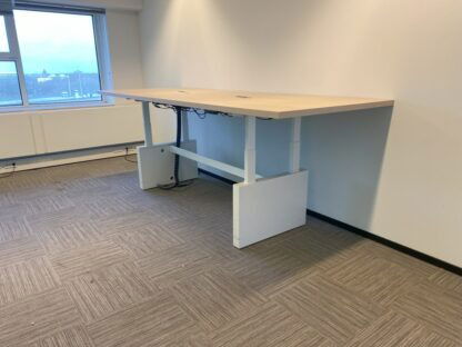 Vergadertafel zit/sta Vepa (elektrisch, incl. 2 fliptops), licht eiken blad, wit onderstel, 320 x 120 cm. - Afbeelding 2