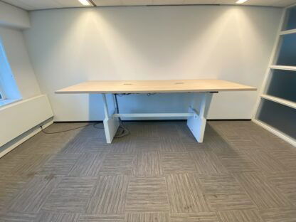 Vergadertafel zit/sta Vepa (elektrisch, incl. 2 fliptops), licht eiken blad, wit onderstel, 320 x 120 cm. - Afbeelding 7