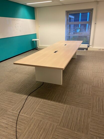 Vergadertafel zit/sta Vepa (elektrisch, incl. 2 fliptops), licht eiken blad, wit onderstel, 400 x 120 cm. - Afbeelding 5