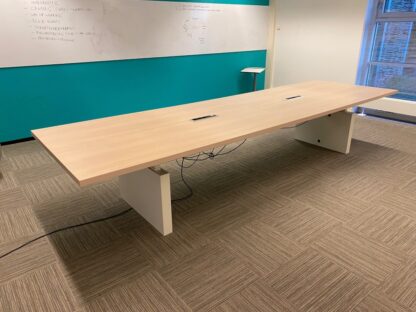 Vergadertafel zit/sta Vepa (elektrisch, incl. 2 fliptops), licht eiken blad, wit onderstel, 400 x 120 cm. - Afbeelding 6