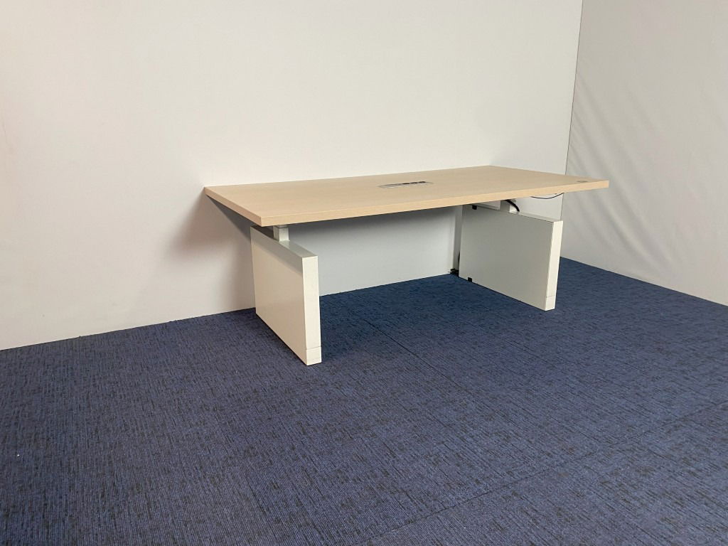 Vergadertafel zit/sta Voortman (elektrisch, incl. fliptop), licht eiken blad, wit onderstel, 200 x 100 cm. - Afbeelding 4