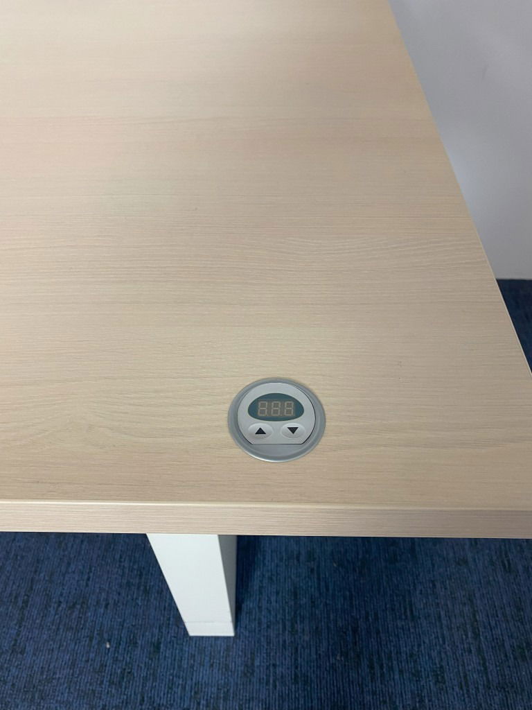 Vergadertafel zit/sta Voortman (elektrisch, incl. fliptop), licht eiken blad, wit onderstel, 200 x 100 cm. - Afbeelding 8