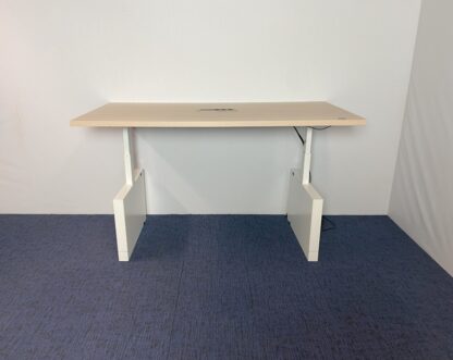 Vergadertafel zit/sta Voortman (elektrisch, incl. fliptop), licht eiken blad, wit onderstel, 200 x 100 cm. - Afbeelding 3