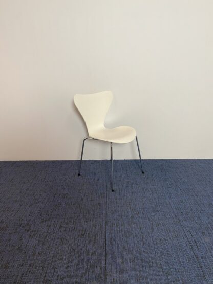 Vlinderstoel Fritz Hansen (design) - wit, chroom onderstel - Afbeelding 2