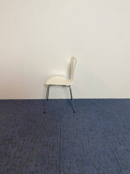 Vlinderstoel Fritz Hansen (design) - wit, chroom onderstel - Afbeelding 4