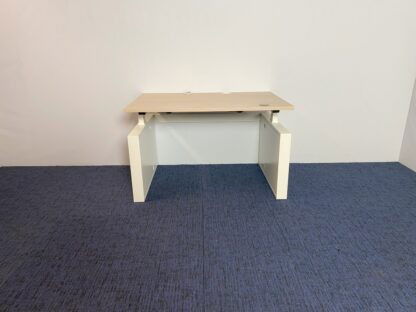 Zit/sta bureau Vepa (elektrisch), licht eiken blad, wit onderstel, 120 x 80 cm. (incl. fliptop) - Afbeelding 6