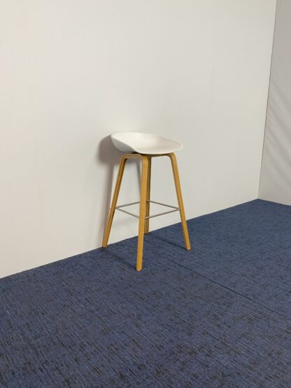 Barkruk HAY About A Stool 'AAS' 32 - wit - eiken frame