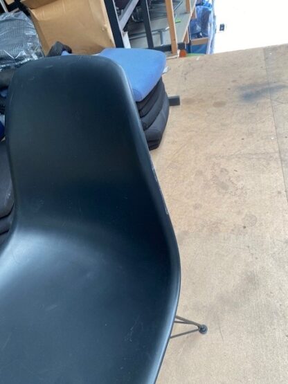 Vergaderstoel Vitra Eames DSR, zwart, zwart onderstel - Afbeelding 7