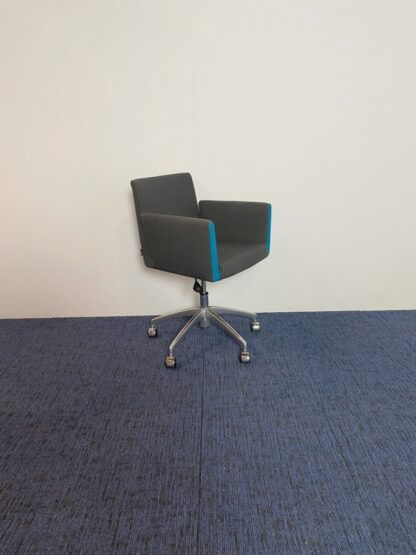 Vergaderstoel Artifort Paco - antraciet/blauw, chroom voetkruis - Afbeelding 2
