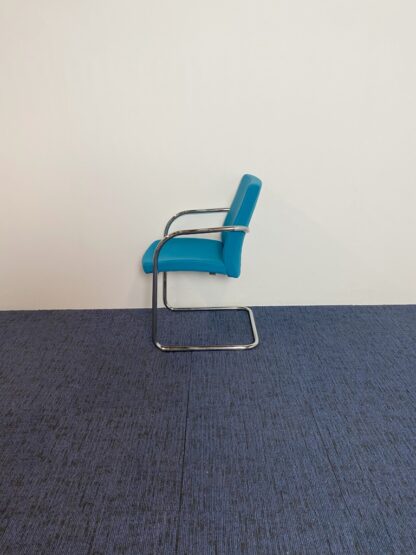 Vergaderstoel Vepa, blauwe stof, chroom onderstel - Afbeelding 4