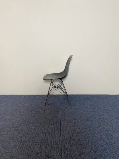 Vergaderstoel Vitra Eames DSR, zwart, zwart onderstel - Afbeelding 4