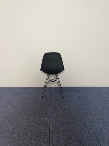 Vergaderstoel Vitra Eames DSR, zwart, zwart onderstel - Afbeelding 5