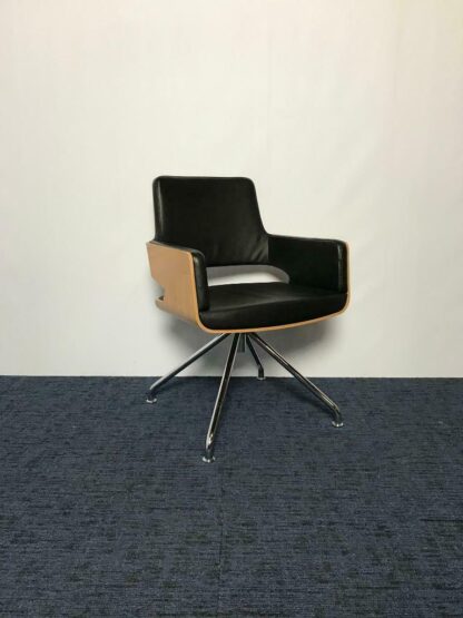 Thonet S843 vergaderstoel, design, zwart leder, chroom