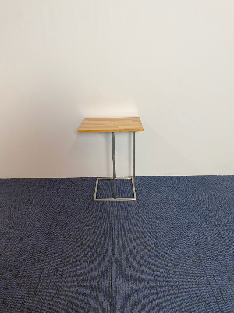 Bijzettafel, beuken/chroom, 48 x 38 cm.