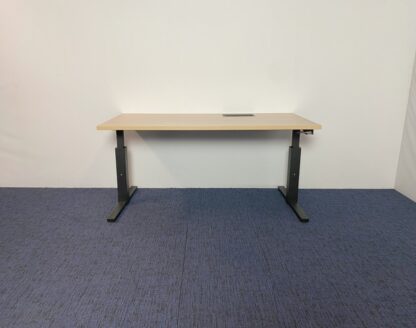 Bureau Gispen (slinger), eiken blad, zwart onderstel, 160 x 80 cm.