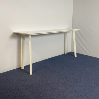 Hoge vergadertafel Gispen TM, wit blad, wit frame, 230 x 70 cm.