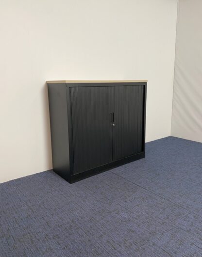 Roldeurkast Robberechts, zwart, nieuw topblad in kleur naar keuze, H105 x B120 x D43 cm. - Afbeelding 3