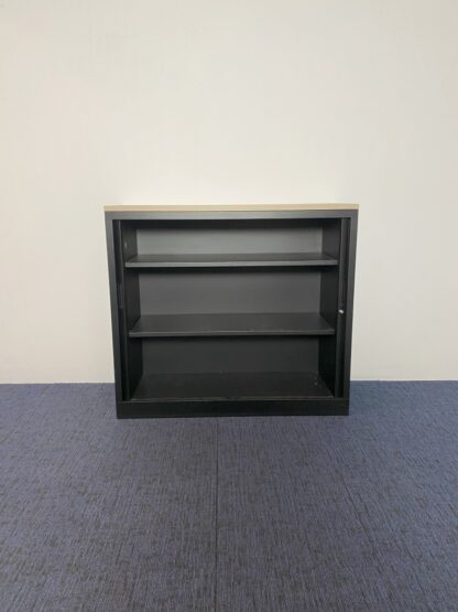 Roldeurkast Robberechts, zwart, nieuw topblad in kleur naar keuze, H105 x B120 x D43 cm. - Afbeelding 4