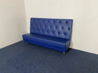 Treinbank (verrijdbaar), blauw leder, H 120 x B 205 cm. - Afbeelding 2