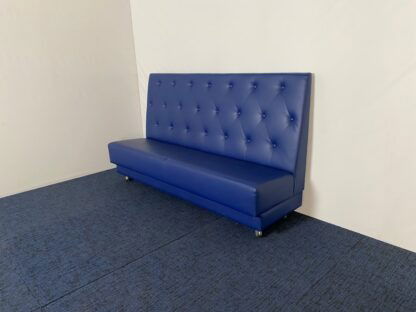 Treinbank (verrijdbaar), blauw leder, H 120 x B 205 cm. - Afbeelding 3