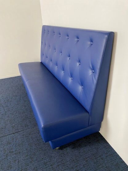Treinbank (verrijdbaar), blauw leder, H 120 x B 205 cm. - Afbeelding 6