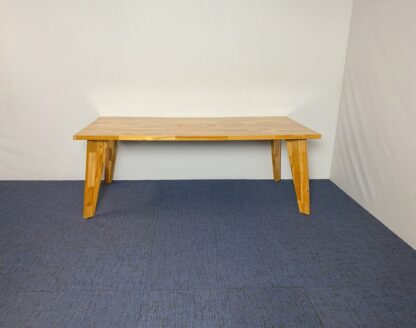 Vergadertafel, 210 x 100 cm. - hoogte 76,5 cm.
