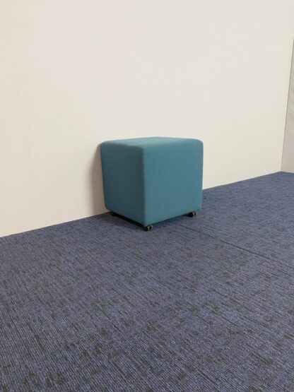 Verrijdbaar ATMR poefje, blauw, 46 x 46 cm. - Afbeelding 3