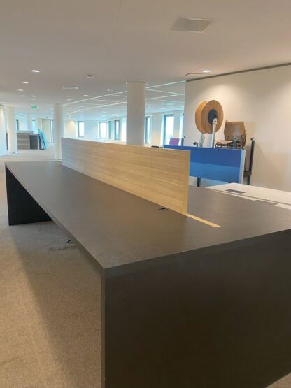 Vergadertafel Vitra, donker eiken, 400 x 150 cm. (hoogte 100 cm.) - Afbeelding 4