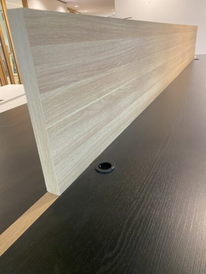 Vergadertafel Vitra, donker eiken, 400 x 150 cm. (hoogte 100 cm.) - Afbeelding 5