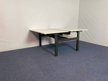 Bench bureau Ahrend Balance (slinger), wit blad, zwart onderstel, 140 x 170 cm. - Afbeelding 3
