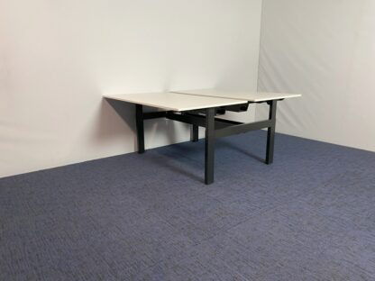 Bench bureau Ahrend Balance (slinger), wit blad, zwart onderstel, 140 x 170 cm. - Afbeelding 2