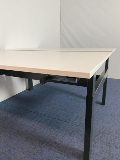 Bench bureau Ahrend Balance (slinger), wit blad, zwart onderstel, 140 x 170 cm. - Afbeelding 5