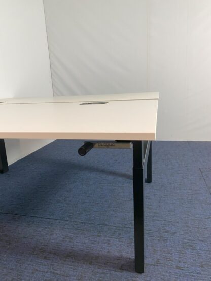 Bench bureau Ahrend Balance (slinger), wit blad, zwart onderstel, 160 x 170 cm. - Afbeelding 5