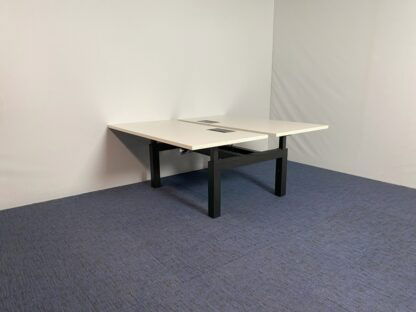 Bench bureau Gispen (slinger), wit blad, zwart onderstel, 160 x 170 cm.