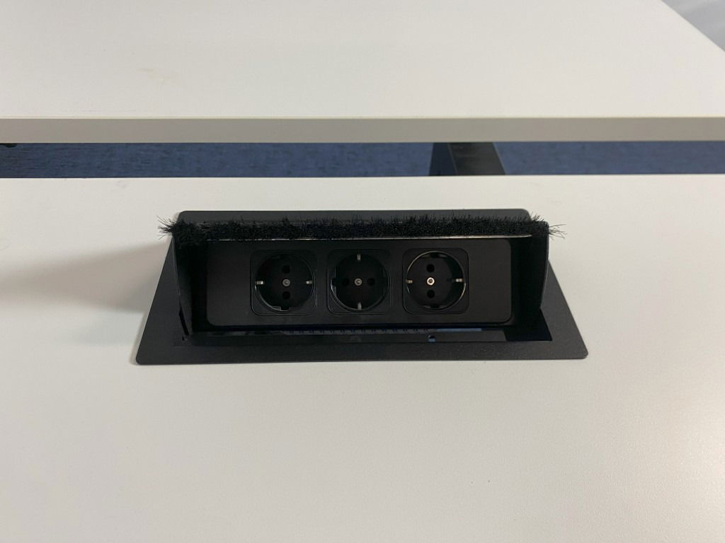 Bench bureau Gispen (slinger), wit blad, zwart onderstel, 160 x 170 cm. - Afbeelding 5