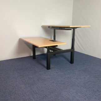 Bench zit/sta bureau Gispen (elektrisch), beuken blad, zwart onderstel, 160 x 170 cm.