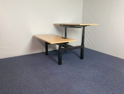 Bench zit/sta bureau Gispen (elektrisch), beuken blad, zwart onderstel, 160 x 170 cm.