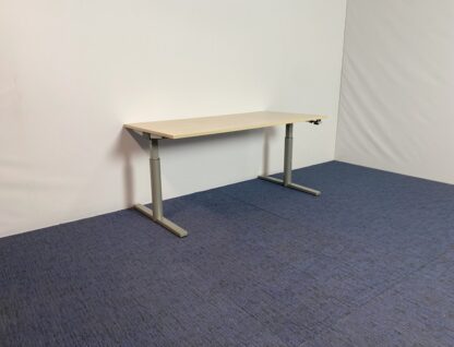 Bureau Gispen (slinger), licht eiken blad, aluminium onderstel, 160 x 80 cm. - Afbeelding 3