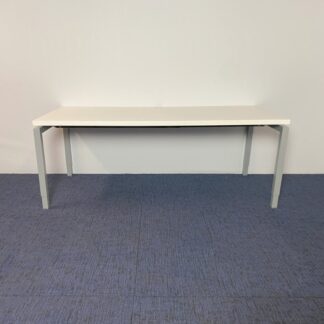 Bureau N-Line, wit blad, aluminium onderstel, 200 x 90 cm.