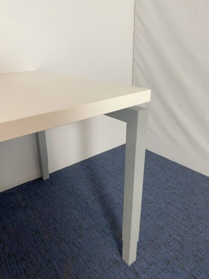 Bureau N-Line, wit blad, aluminium onderstel, 200 x 90 cm. - Afbeelding 5