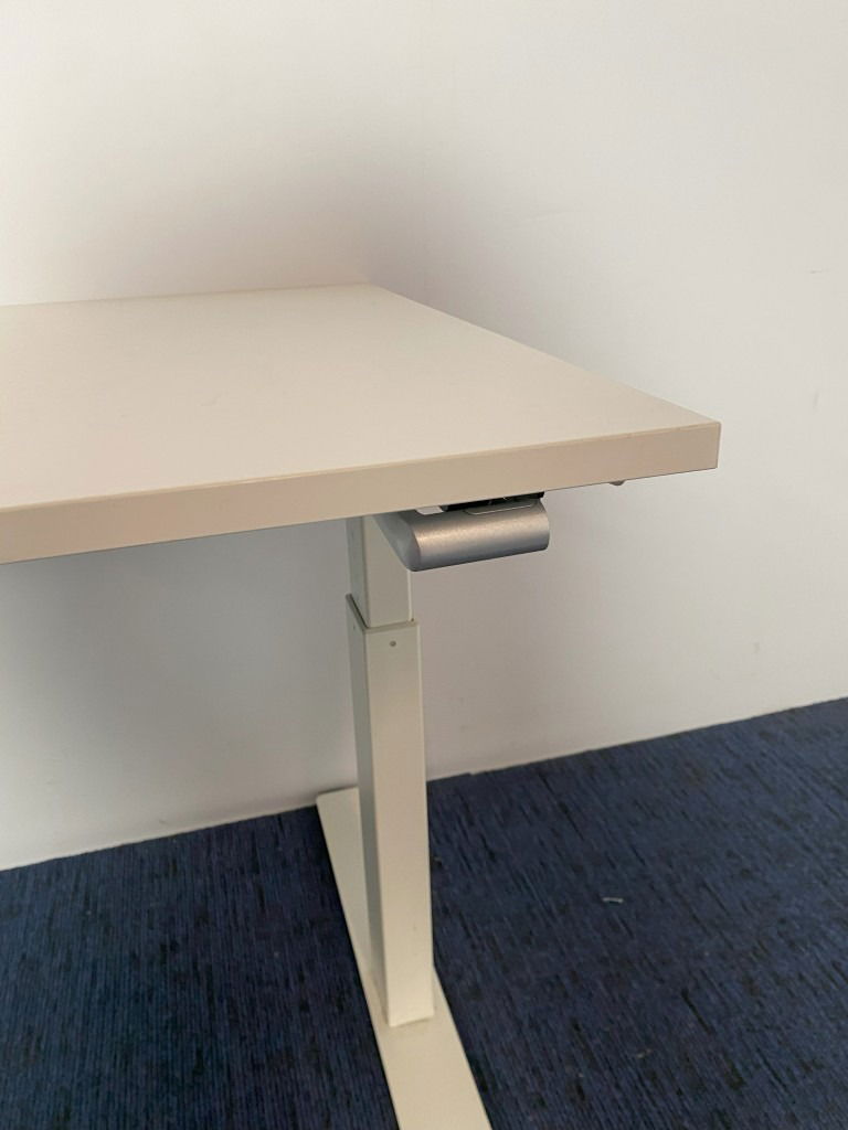 Bureau Voortman (slinger), wit blad, wit onderstel, 160 x 70 cm. - Afbeelding 6