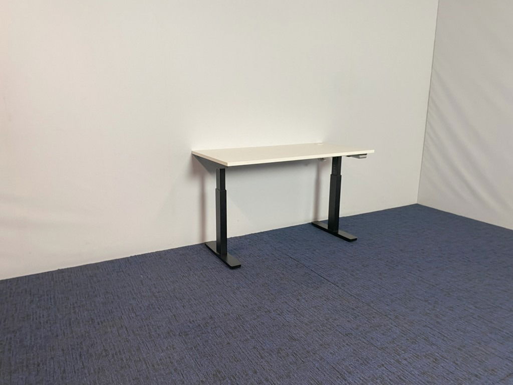Bureau Voortman (slinger), wit blad, zwart onderstel, 120 x 60 cm. - Afbeelding 2