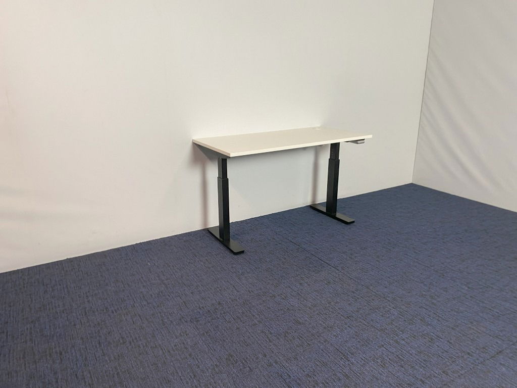Bureau Voortman (slinger), wit blad, zwart onderstel, 120 x 60 cm. - Afbeelding 3