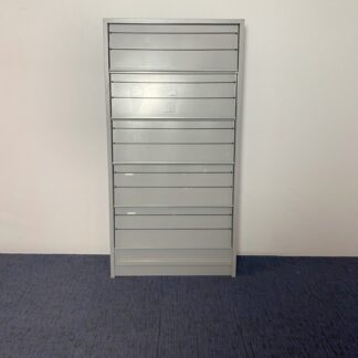 Folderrek, aluminium, H 195 x B 100 x D 35 cm.