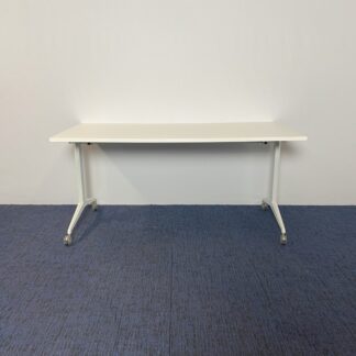 Verrijdbare/inklapbare tafel, wit blad, 160 x 80 cm.