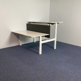 Bench zit/sta bureau Ahrend Balance (elektrisch), wit blad, wit onderstel, 160 x 170 cm.